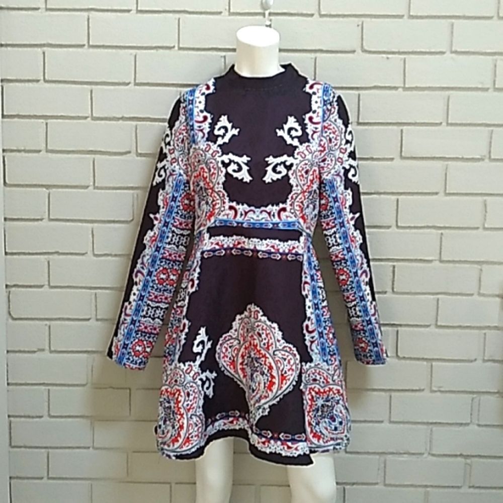 Beautiful Long Sleeve Paisley Pattern Dress.Size M/L See Measurements